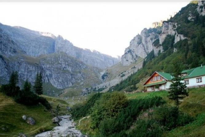1 day CARPATHIAN PEAKS & CHALETS hike - How to Make the Most of a Short, Tough 7-Hour Mountain Day
