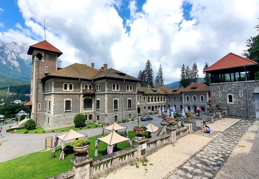 1-Day Minivan Tour 3 Castles : Dracula’s Peles & Wednesday - Guides, Audio, and the Easiest Way to Follow Along