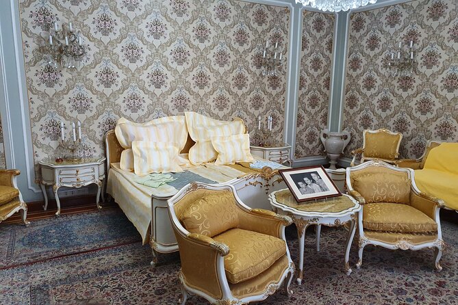10 h Ceausescu Communism Private Tour in Bucharest plus Dracula's Grave - Dealul Mitropoliei (Patriarchate Hill): Romanian Orthodoxy in the capital