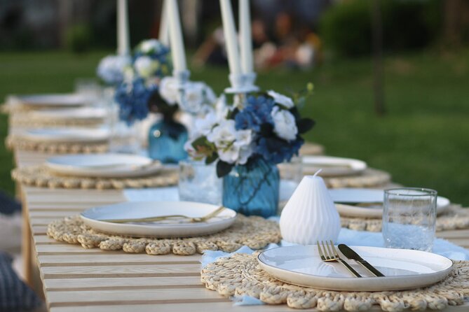 2-Hour Luxury Picnic in Cluj-Napoca Romania - Setting the Scene: The Picnic Setup, Tableware, and Decor