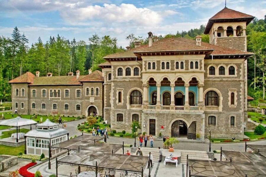 3 Castle Bucharest: Dracula Castle, Wednesday & Peles Castle - Guides and Audio on Your Phone: How to Make the Day Click