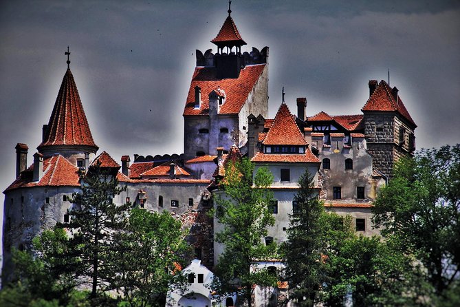 4 Days Private Tour in Transylvania: Sibiu, Sighisoara and Brasov - Day 1: Peleș Castle, Bran Castle, and the medieval center of Brașov