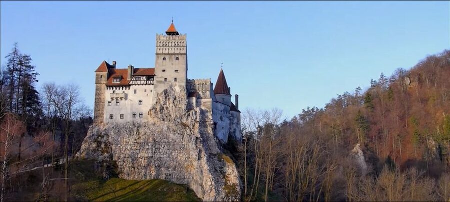 7h Dracula's Castle Private Tour from Bucharest - Fast Tour - The Castle Grounds Plan: Breaks, Free Time, and Shopping