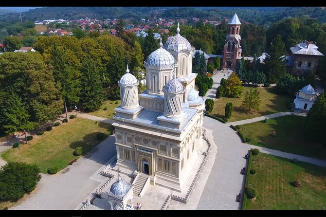8 Days Private Romania Tour from Bucharest - Day 2: Salina Turda Salt Air, Cluj Botanical Stop, and Șurdești Wooden Church