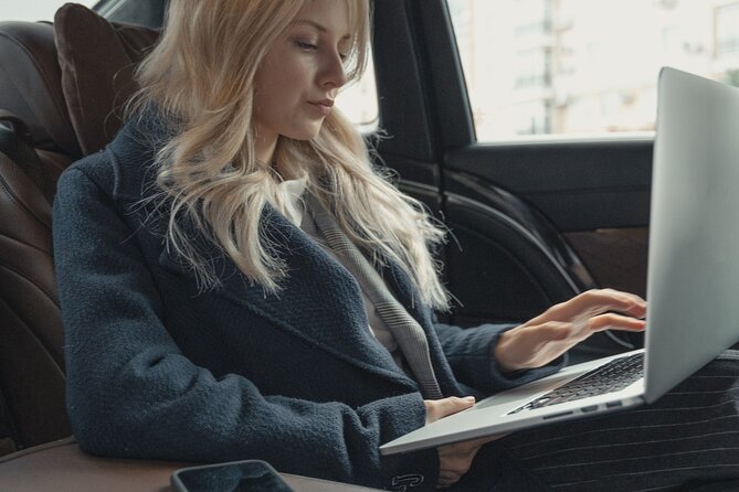 Airport transfer Otopeni to Bucharest - The real value add: flight delays, waiting, and pickup confidence