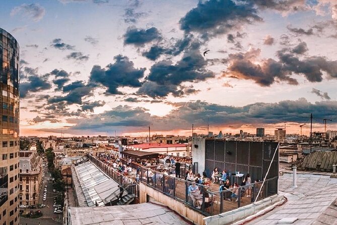 Bar Crawling - Stop 2: naive rooftop bar/lounge and the first big view moment