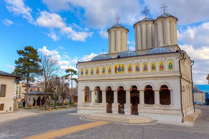 Best Walking Tour of Bucharest's City Center - 2.5 hours - University Square: the headquarters area and Kilometer 0 of democracy