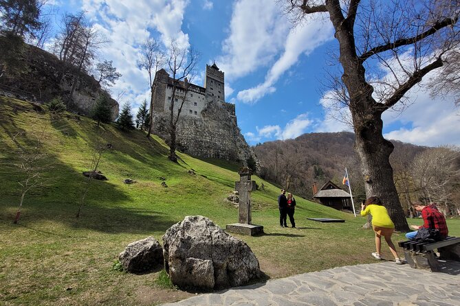 Bran Castle & Bear Sanctuary from Brasov - Optional Peles Castle - A Smooth Start From Brasov at 8:00 AM