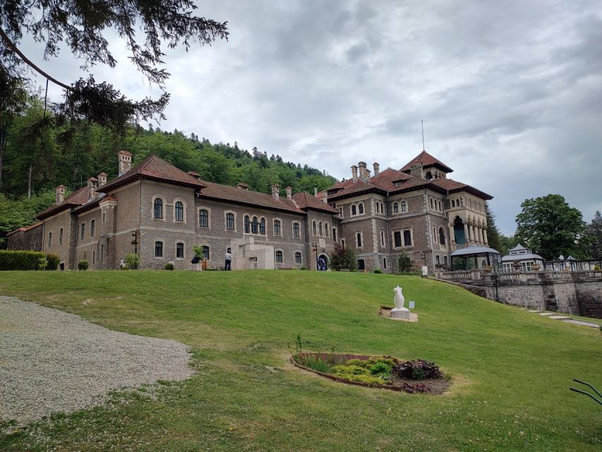 Brasov: Bran, Peles and Cantacuzino Castles Day Tour - The Bran village restaurant stop: Romania at the end of the day