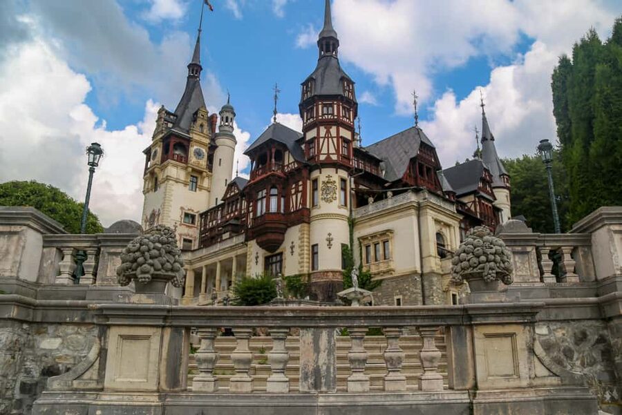 Brașov: Bran, Râșnov, and Peleș Castles Tour with Guide - Râșnov Fortress exterior only, and how to still read the fort