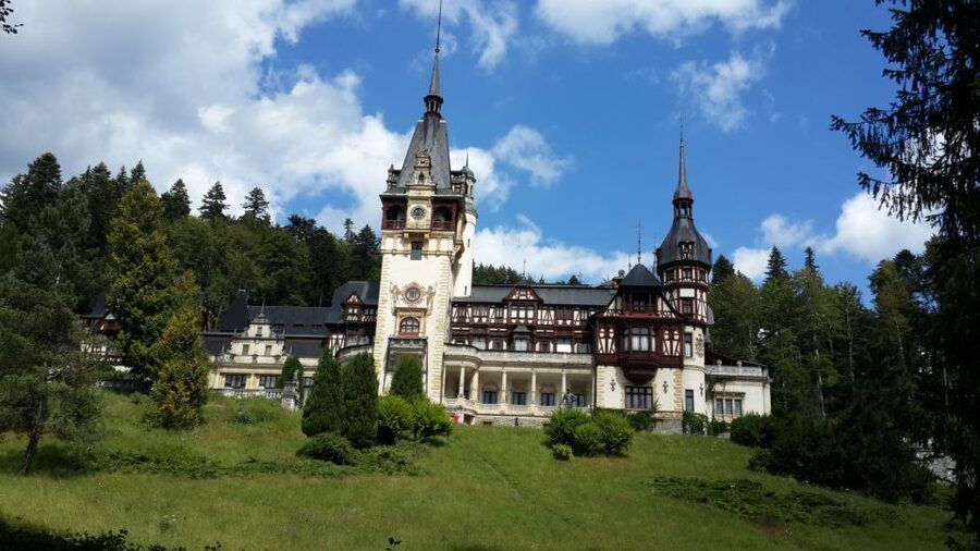 Brasov: Peles Castle, Bran Castle & Rasnov Fortress Day Tour - Bran Castle and Vlad the Impaler: How to Enjoy It Without Getting Stuck