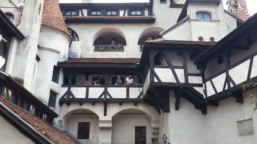 Brasov: Peles Castle, Bran Castle & Rasnov Fortress Day Tour - Râșnov Fortress: Views, Walls, and a Smarter Walking Plan