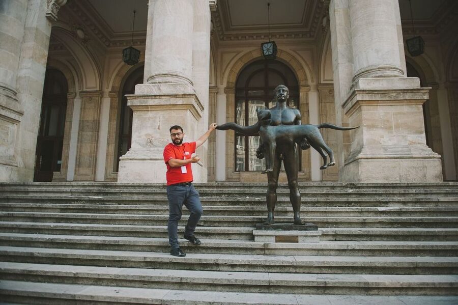 Bucharest: 3-Hour Walking Tour - Carturesti Carusel and the best kind of snack break
