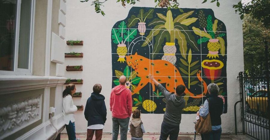Bucharest Alternative Walking Tour - Square Cat, Cinema Capitol Garden, and finishing near Cismigiu Park