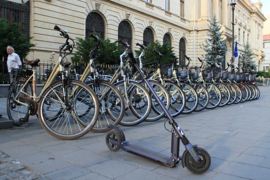 Bucharest Bike Rentals - Targeting Major Sights by Bike: Palaces, Museums, and Gardens