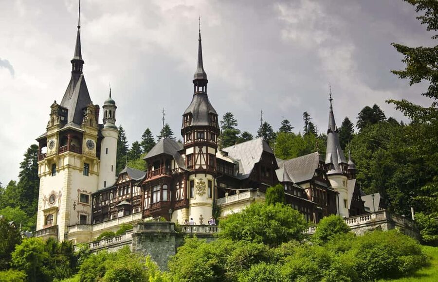 Bucharest: Bran Castle , Peles Castle & Brașov Day Tour - Key things to know before you go