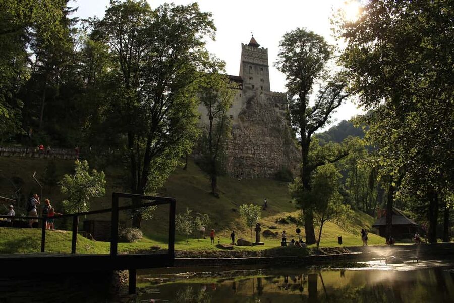 Bucharest: Bran Castle , Peles Castle & Brașov Day Tour - Bran Castle: the Dracula connection, plus the medieval feel you can still sense
