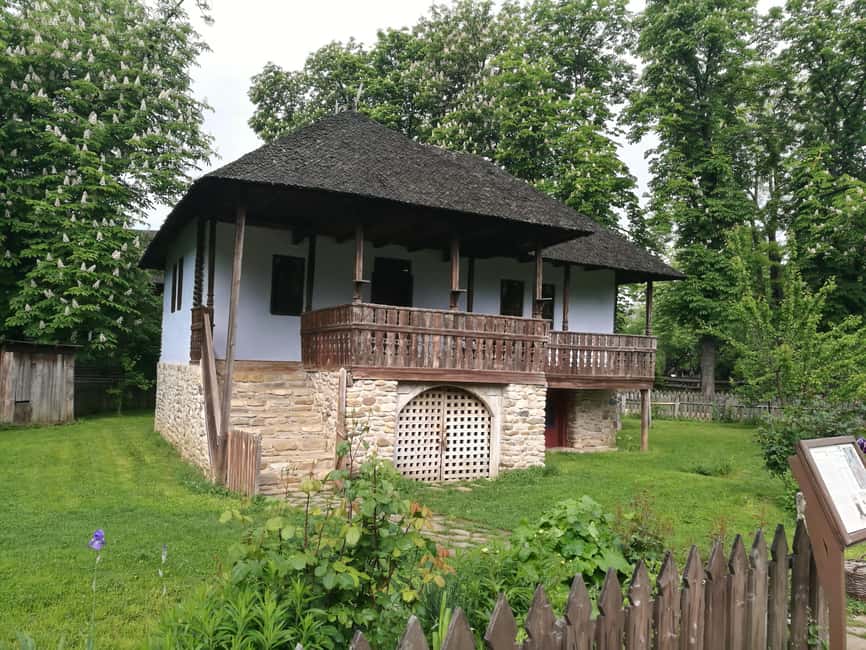 Bucharest city tour: Village Museum visit & Panormaic tour - Revolution Square Photo Stop: Why It’s Worth the Time