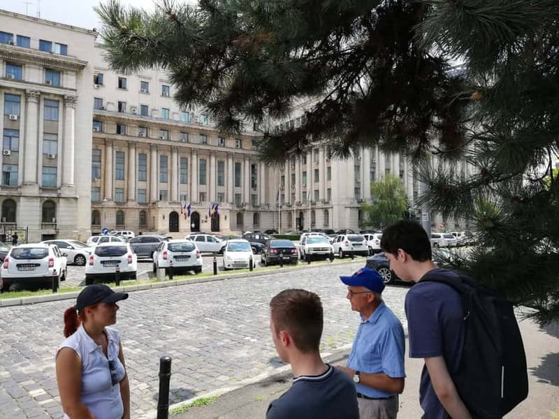 Bucharest: Communism and History Guided City Walking Tour - The short break: snack time and a reality check
