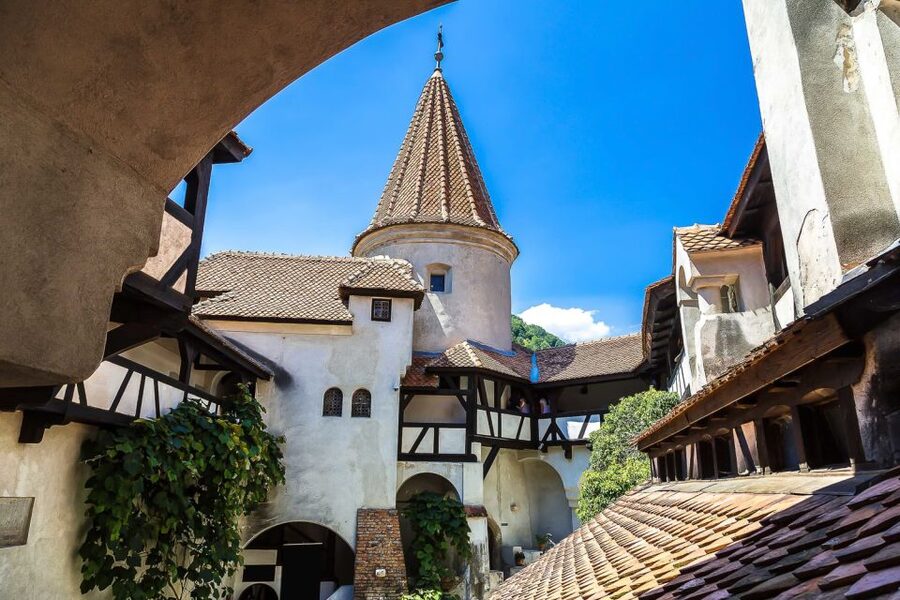 Bucharest: Day Trip to Dracula Castle, Peles Castle & Brașov - Brasov Old Town on foot: the medieval sights you can actually slow down for
