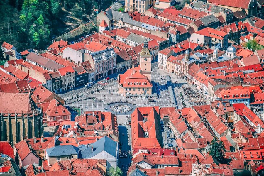 Bucharest: Day Trip to Dracula Castle, Peles Castle & Brașov - The guide, the commentary, and how to get more out of the day