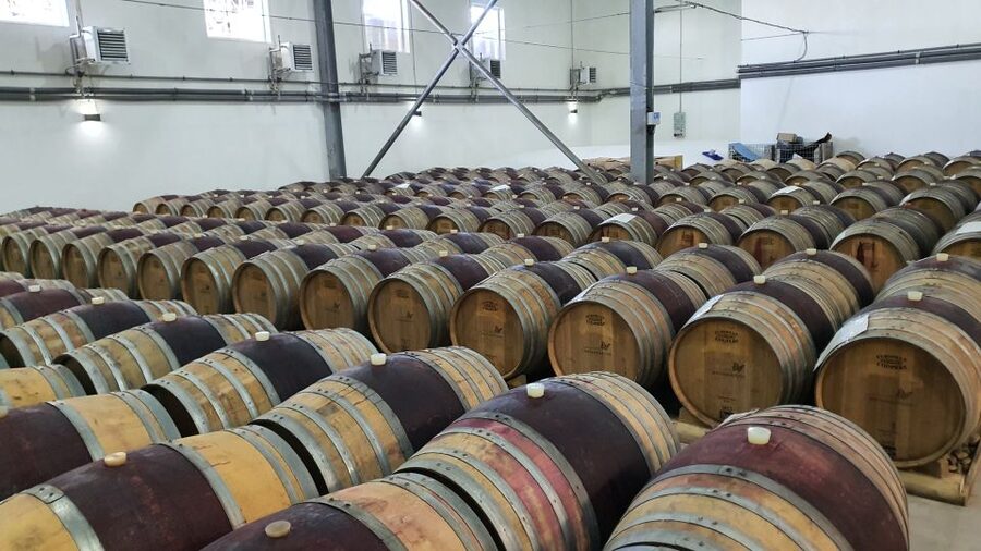 Bucharest: Dealu Mare Winery Private Trip with Wine Tasting - Stop Two at a second Dealu Mare winemaker: more variety, same guided approach