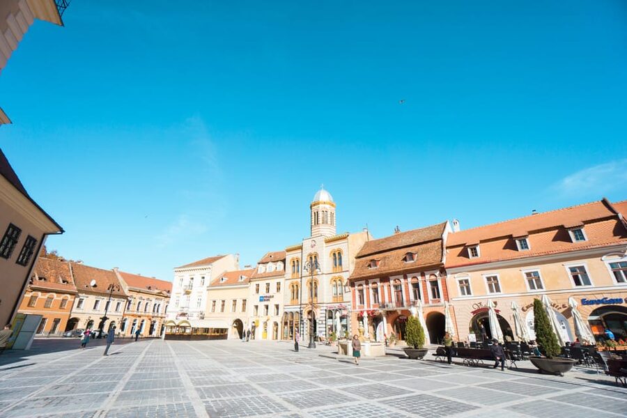 Bucharest: Dracula's Castle, Peleș Castle & Brașov Day Trip - Should you book this Dracula castles and Brașov day trip?