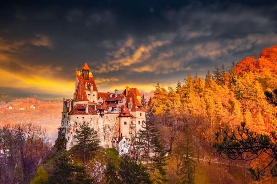 Bucharest: Dracula's Castle, Peleș Castle & Brașov Day Trip - Why this Bucharest to Transylvania day trip feels like a movie set