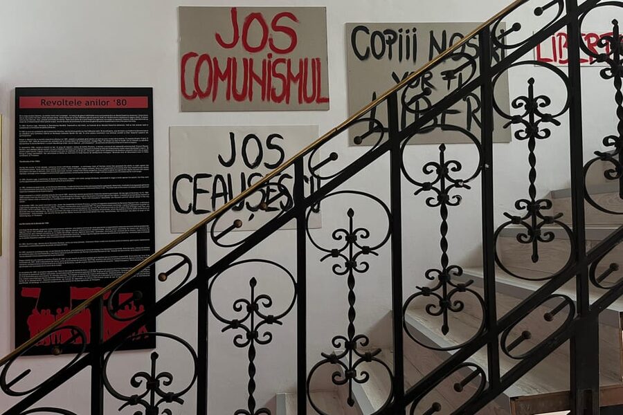 Bucharest: Entry ticket at the Museum of Communism - Coffee and traditional drinks inside the museum