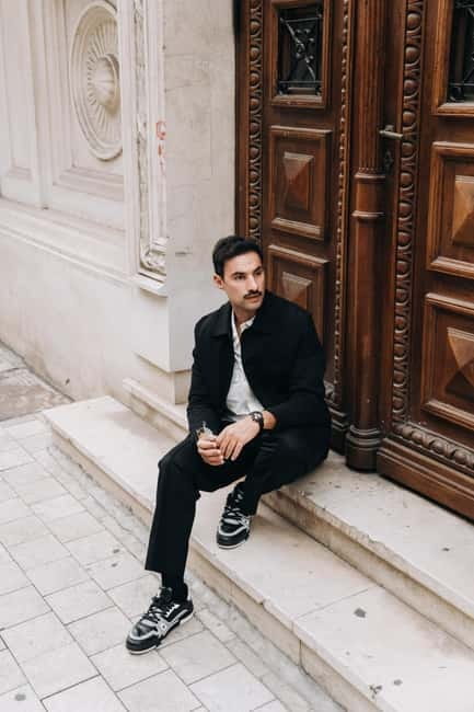 Bucharest: Essential Photo Session in the Charming Streets - Price and value: why $83 is easier to justify than it sounds
