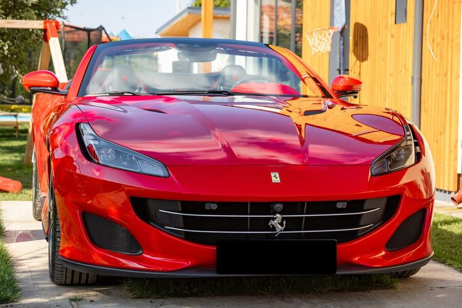 Bucharest: Ferrari Driving Experience - MEDIUM 30min - Piața Alba Iulia stop: a guided moment before the next push