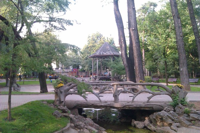 Bucharest Ghosts Stories and Mythology - Stop 2: Central School and the Idea of a Haunted Classroom