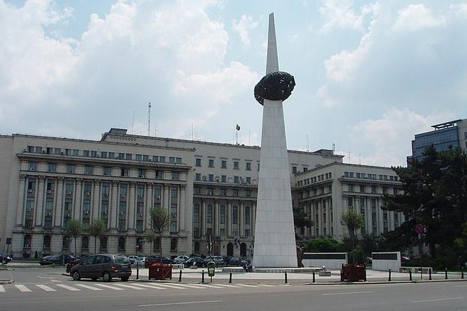 Bucharest Highlights Bike Tour - Hanul Gabroveni: Old Town Views and the Photo Gallery Moment