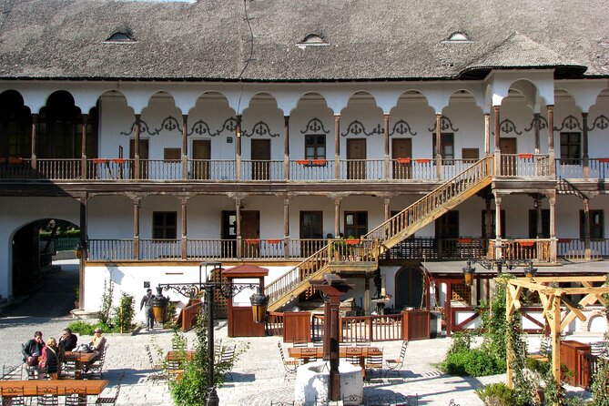 Bucharest Highlights Walking Tour - Where the tour starts, how you’ll find it, and how it ends