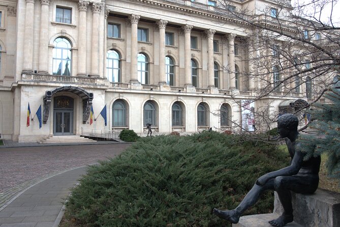 Bucharest in a nutshell - Half Day Private Walking Tour - Muzeul Național de Artă al României: seeing power turned into art