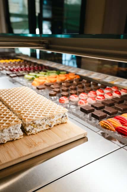 Bucharest: Local Food and History Tour - Bucharest street food plus landmark stories that actually make sense