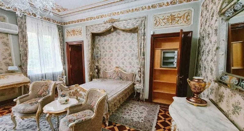 Bucharest : Parliament, Village Museum & Ceaușescu Mansion - What this 6 hour Bucharest trio gives you (and why it works)