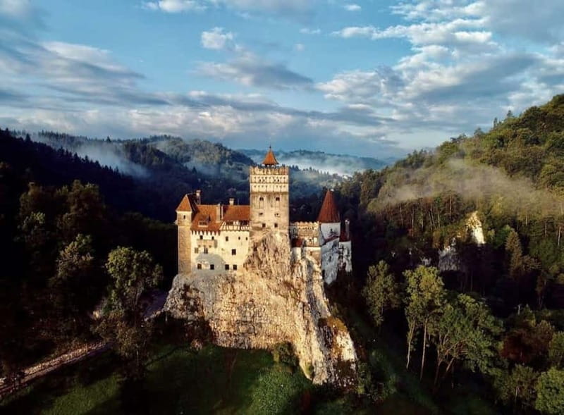 Bucharest: Peles and Bran Castles and Brasov Day Trip - Peleș Castle in Sinaia: Royal Rooms and Weapon Collections