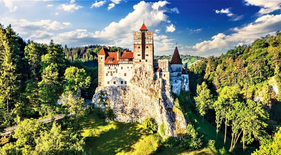Bucharest: Peles Castle, Bran Castle, & Brasov Old Town Tour - Bucharest to Transylvania in One Long Day: What Makes This Tour Work
