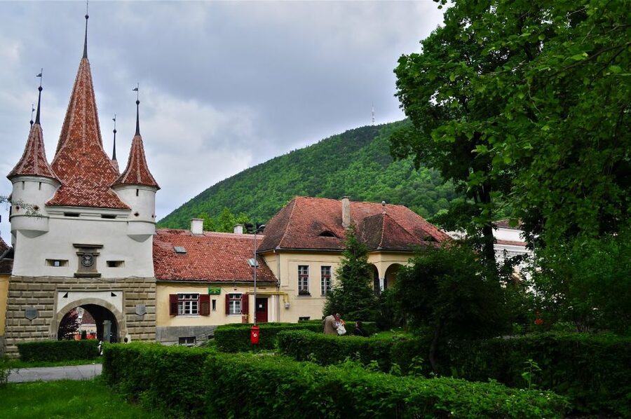Bucharest: Peles Castle, Dracula's Castle and Brasov Tour - A 12-hour push from Bucharest into Dracula country