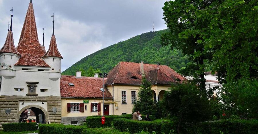 Bucharest: Peles Castle, Dracula's Castle and Brasov Tour - Brasov’s medieval core, cobblestones to the Black Church