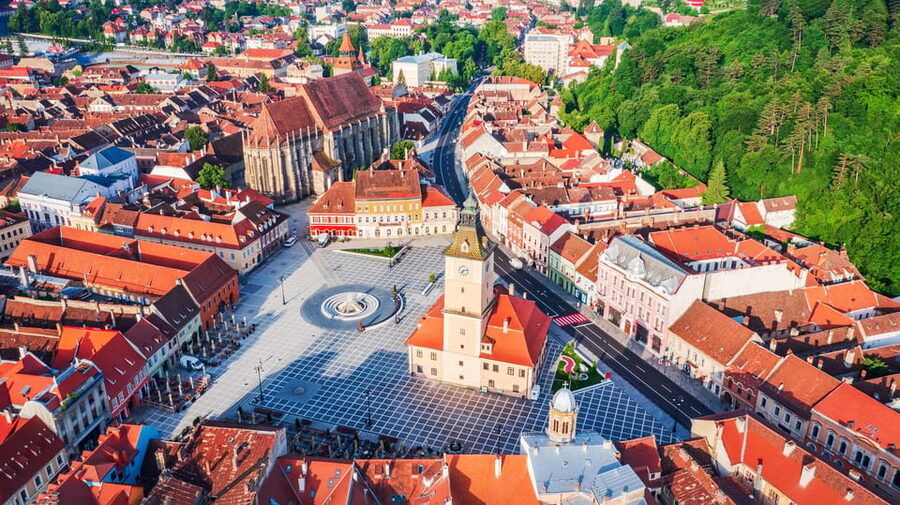 Bucharest : Peles Castle, Dracula's Castle & Brasov Day Trip - Brașov’s medieval streets and Council Square