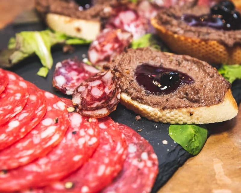 Bucharest: Romanian Wine Tasting Experience at Corks - What the 1.5-hour tasting really feels like
