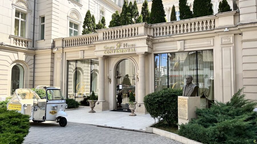 Bucharest: Romantic Tuk Tuk Tour with miniBAR - Price and what you really get for $139 per person