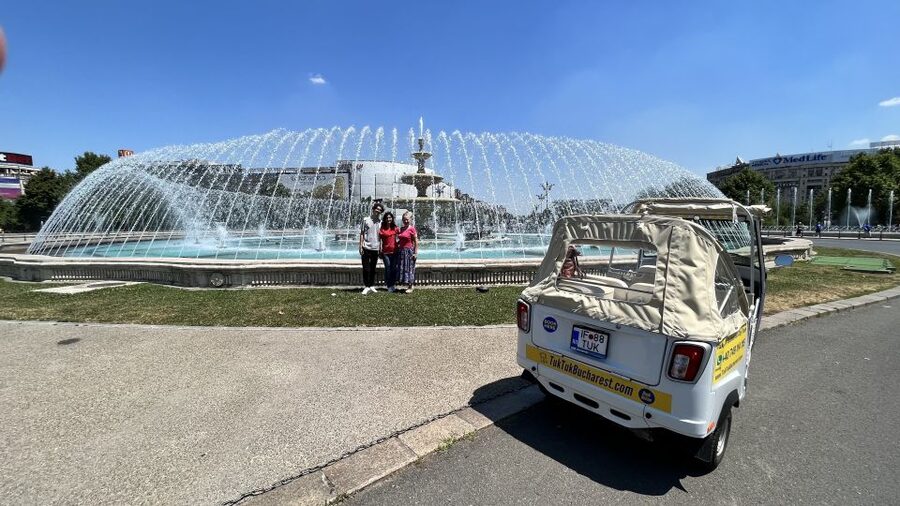 Bucharest: Romantic Tuk Tuk Tour with miniBAR - Hopping into the tuk-tuk rhythm, starting on Victory Avenue