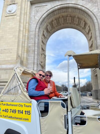 Bucharest: Romantic Tuk Tuk Tour with miniBAR