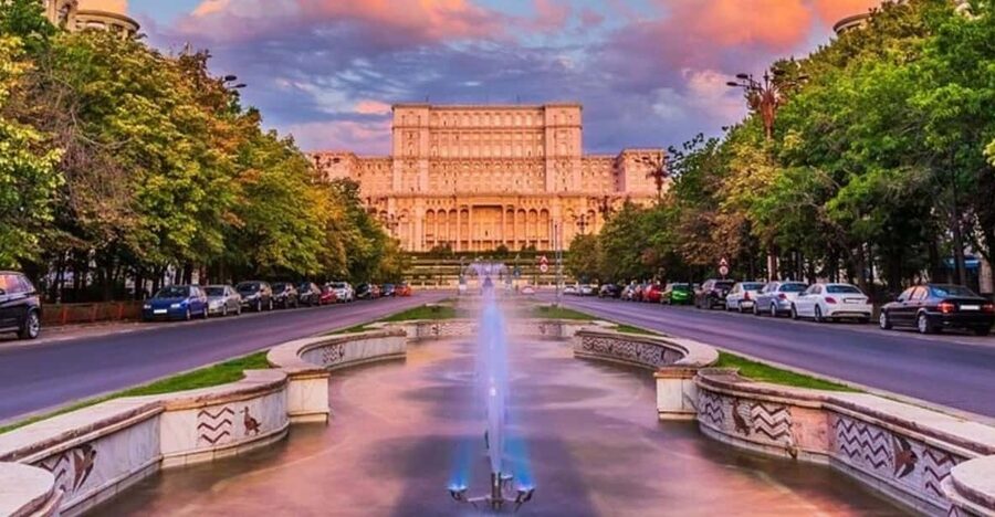 Bucharest : Street Art Walking Tour With A Guide - Street Art in Bucharest, Explained While You Walk