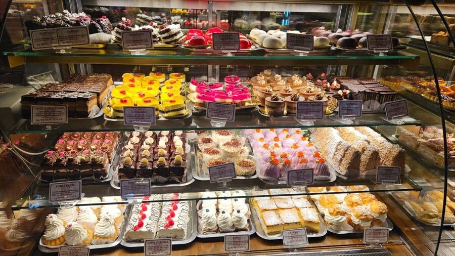 Bucharest: Sweet Delights History and Desserts Walking Tour - Small group pacing: what 3 hours feels like in real life