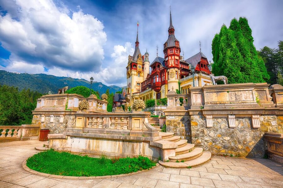 Bucharest : Wednesday, Dracula & Peles 3 Castles Tour 1 Day - Audio guide and languages: keep the story moving in your preferred way