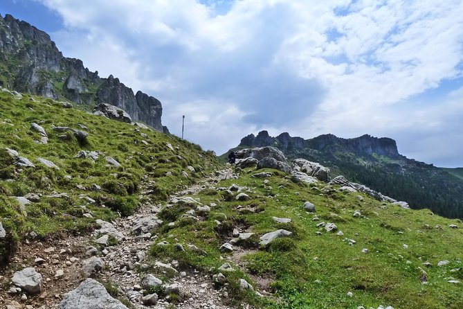 Carpathians in Romania: Bucegi Natural Park with native Spanish guide. - Where the Bucegi hike feels different: Moieciu de Sus and the western approach